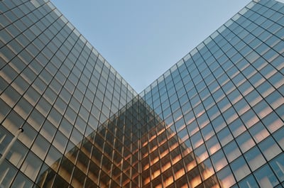 U.S Jobs Slowdown Boosts Digital Assets Despite Institutional Caution